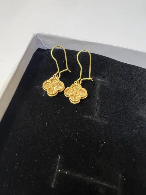 گوشواره طلا زنانه مدل آویزی طرح ونکلیف، طلای 18عیار